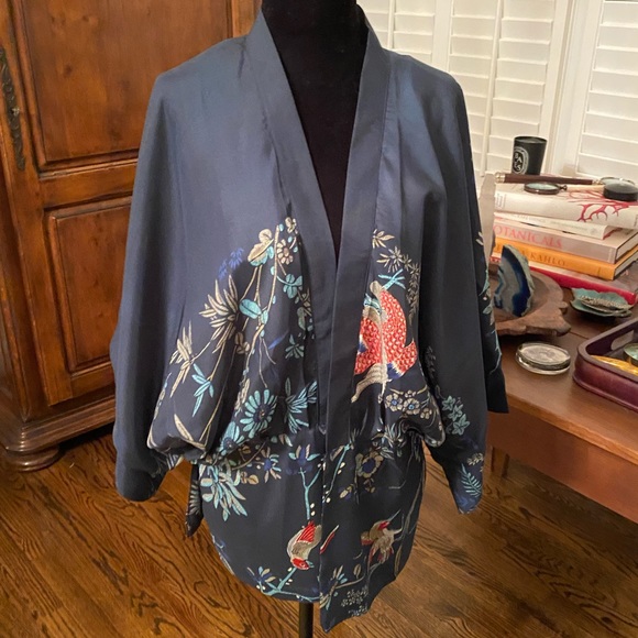 Beautiful Kimono Embroidered Blue  Small - Picture 7 of 16